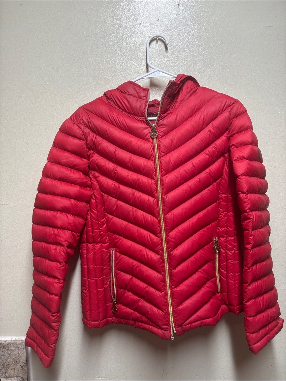 Michael Kors crimson red chevron packable puffer jacket L nylon hood